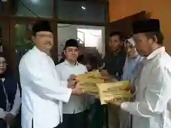 Mensos Saifullah Berikan Santunan kepada Korban Longsor Pacet-Cangar