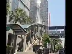 Ada 'Air Terjun' Keluar dari Gedung Tinggi Akibat Gempa M 7,7 di Myanmar